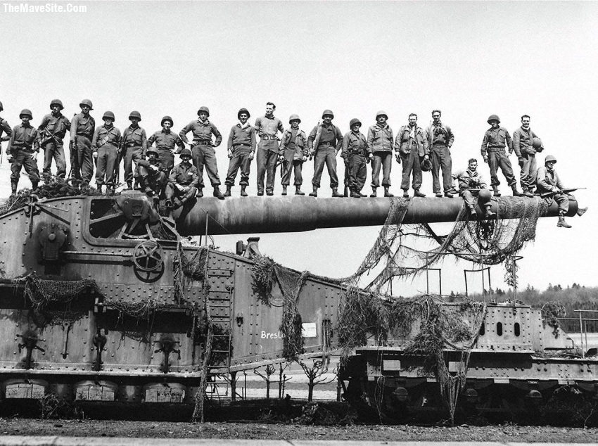 CapturedWWIIRailroadGun.jpg