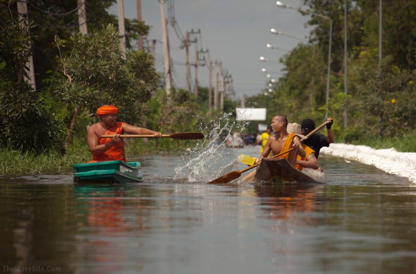 BuddhistMonksInFloodedBangkok.jpg