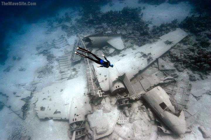 APlaneCrashSiteAtDeepSea.jpg