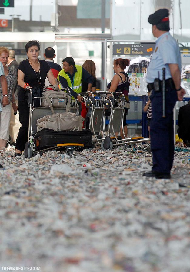 CleaningCrewOfTheAirportInBarcelonaIsOnStrike.jpg