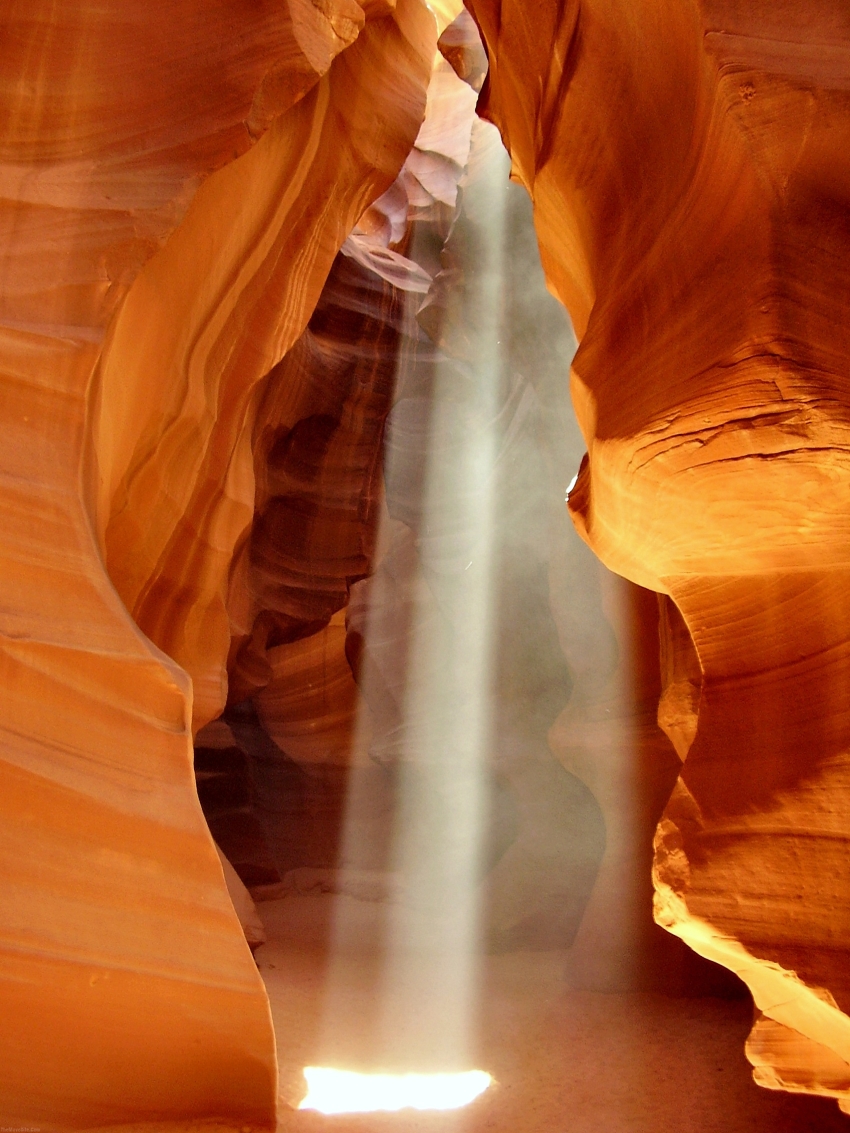 AmazingViewOfAntelopeCanyon850.jpg