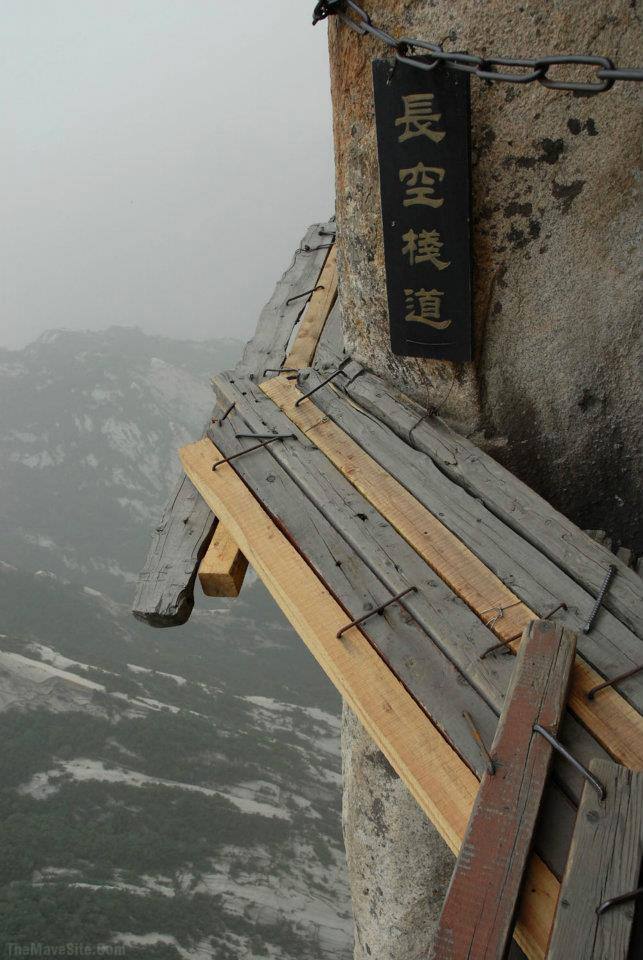 HuashanMountainHikingTrail,China.jpg