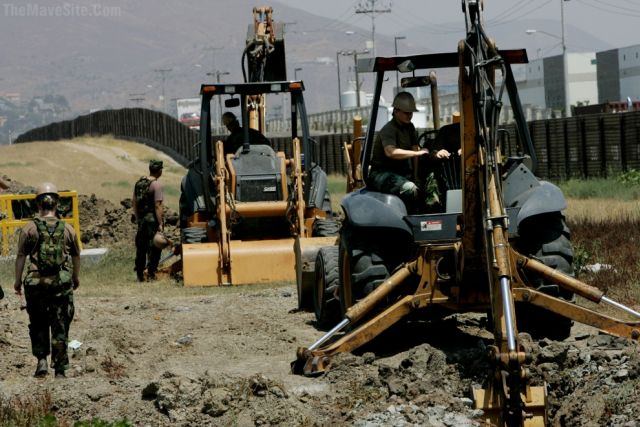 US-MexicoBorder%20(5).jpg