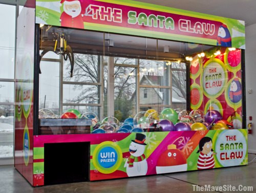 TheWorldsLargestClawMachine..jpg