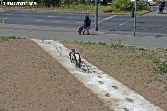 BikeVSSIdewalk.jpg