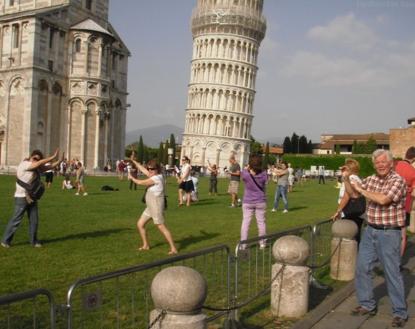 EverybodyDoTheTourist.jpg