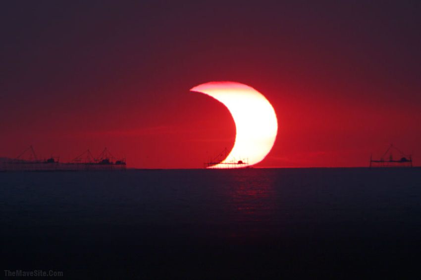 SolarEclipseInManila,Philippines.jpg
