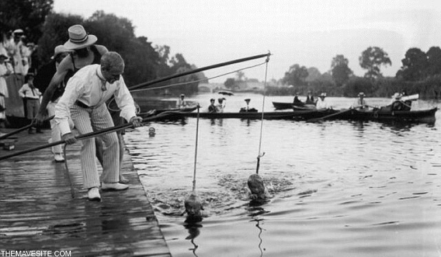 TeachingChildrenHowToSwimIn1913.jpg