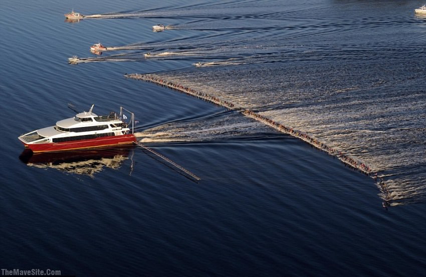 WaterskiersSetNewWorldRecordInTasmania.jpg