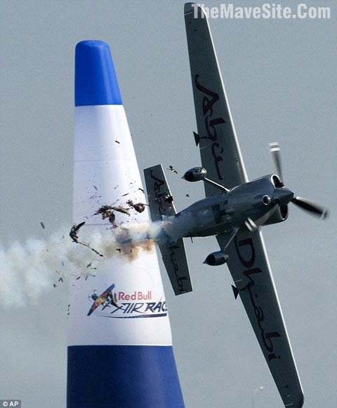 PilotVSPelican%20(2).jpg
